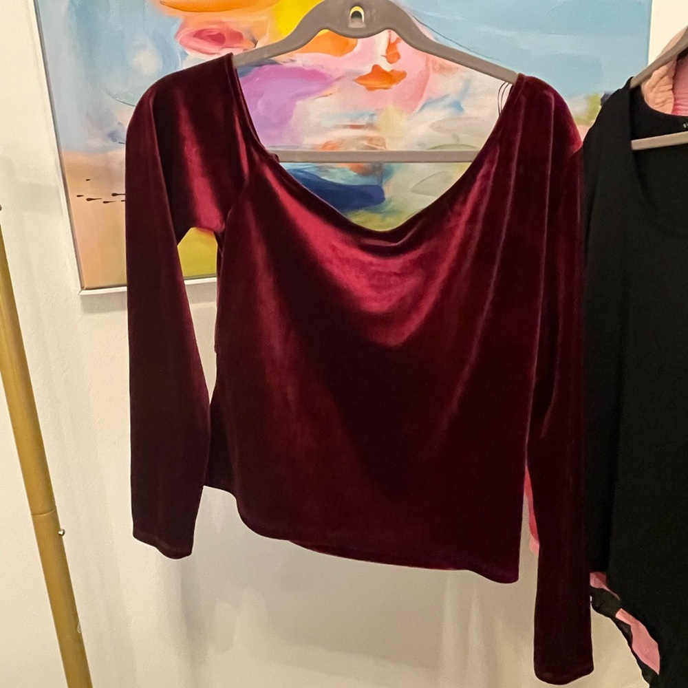 Elodie Velvet Twist-Front Long Sleeve Top - Burgundy Size Large - Picture 7 of 7
